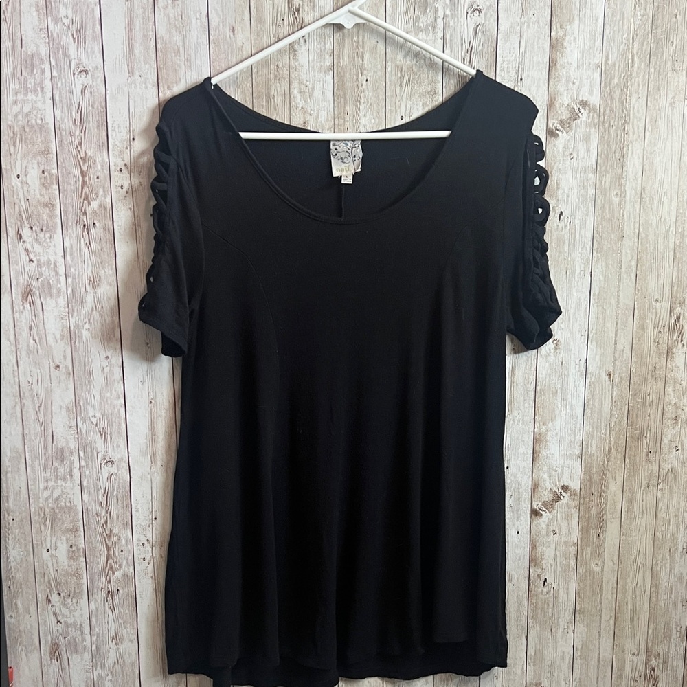 🐺 Naïf Black Women's Top with Laced Sleeves
